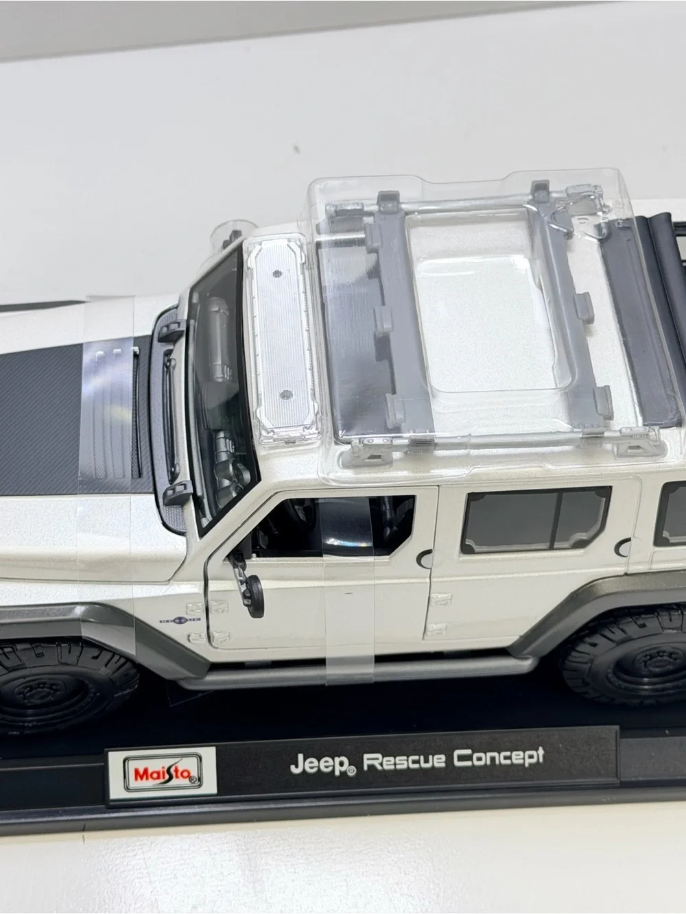 Maisto White Jeep Rescue Concept Die-Cast Toy Vehicle